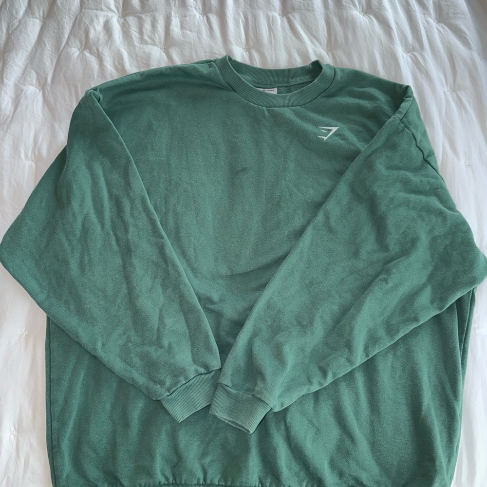 Gymshark green matching set (Sweatshirt - L + Scrunch Shorts - M)